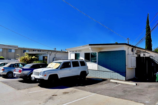 1084-1090 E Madison Ave in El Cajon, CA - Building Photo - Building Photo