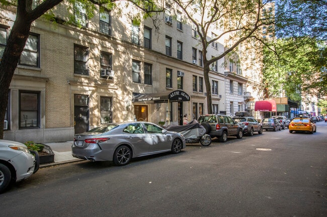 Alfie Arms in New York, NY - Building Photo - Building Photo