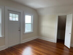 63 Raymond St, Unit #2 in Stratford, CT - Building Photo - Building Photo