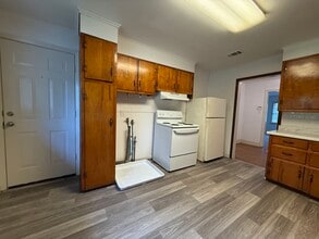 1164 Raymond Rd in Jackson, MS - Building Photo - Building Photo