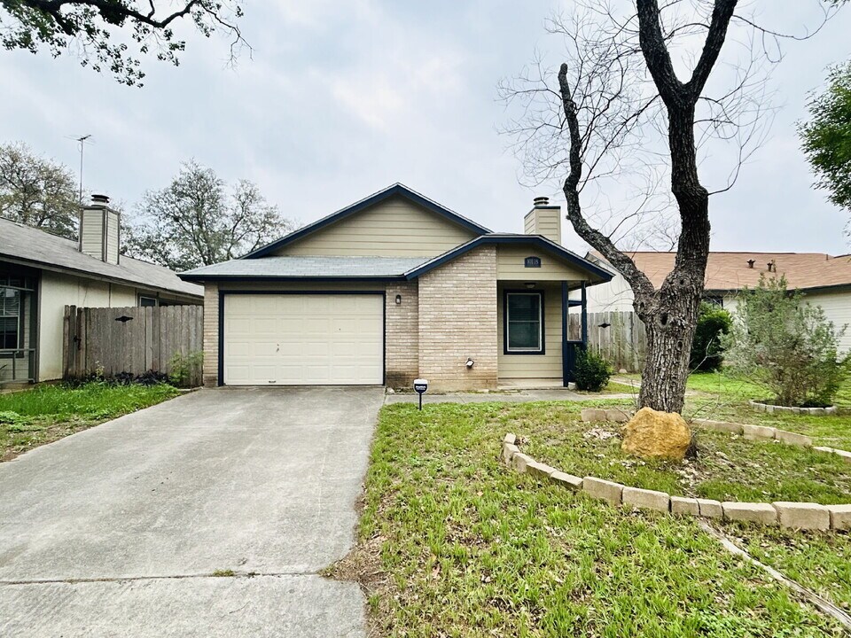10118 Rainbow Bend in San Antonio, TX - Building Photo