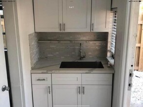 230 SW 15th St in Fort Lauderdale, FL - Building Photo - Building Photo