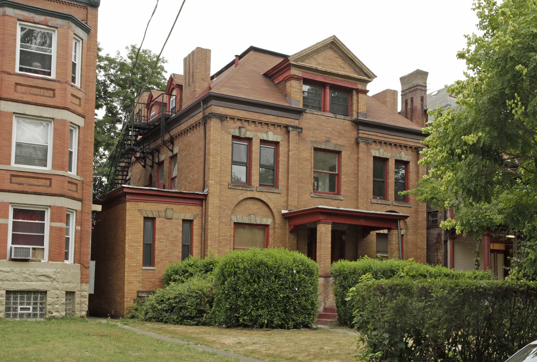 208 S Winebiddle St in Pittsburgh, PA - Foto de edificio