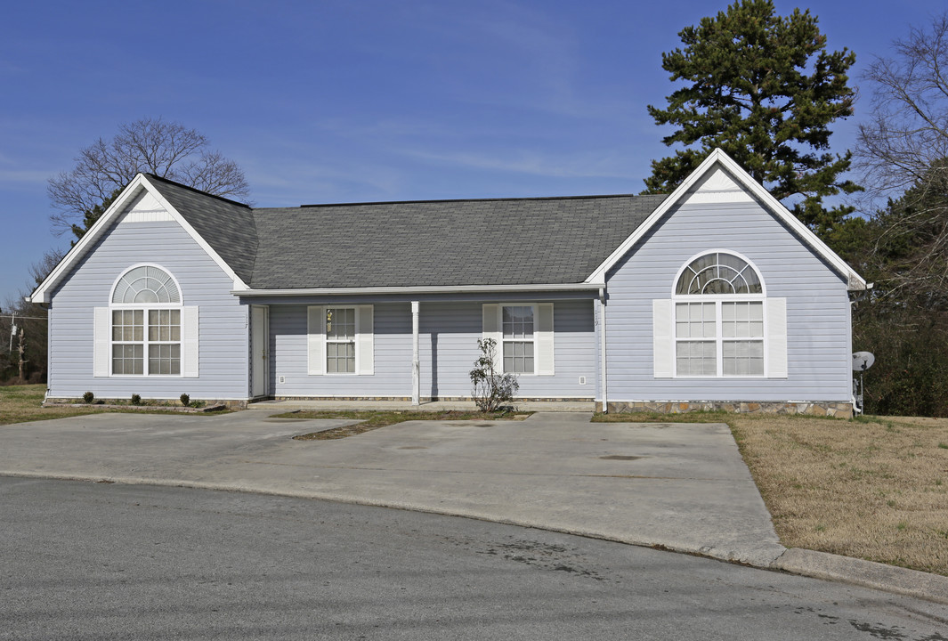 36 Clara Dr in Ringgold, GA - Foto de edificio