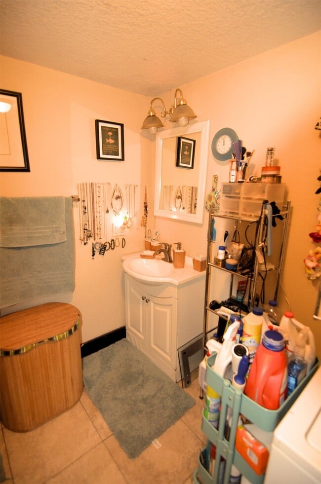 property at 824 W 19th St