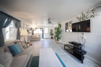 401 Lorenzi St in Las Vegas, NV - Building Photo - Building Photo