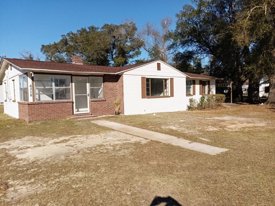 4318 Pearl St in Marianna, FL - Building Photo