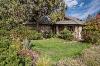 3100 NW Golf View Dr in Bend, OR - Building Photo - Building Photo