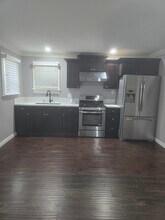 1037 1/2 S Kenmore Ave in Los Angeles, CA - Foto de edificio - Building Photo