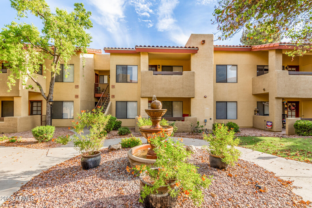 7008 E Gold Dust Ave in Paradise Valley, AZ - Building Photo