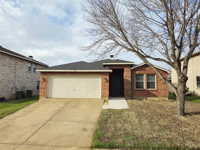 609 Silvertop Rd in Arlington, TX - Building Photo