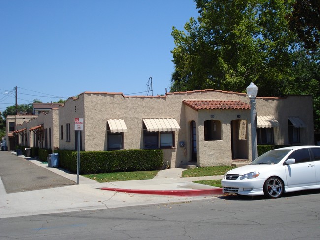 326-328 N Balcom Ave in Fullerton, CA - Foto de edificio - Building Photo