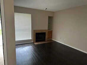 8005 Rothington Rd, Unit 653-102 in Dallas, TX - Building Photo - Building Photo