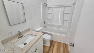 2202 W Heatherbrae Dr in Phoenix, AZ - Building Photo - Building Photo