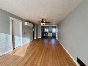 8126 NE Beech St in Portland, OR - Building Photo - Building Photo