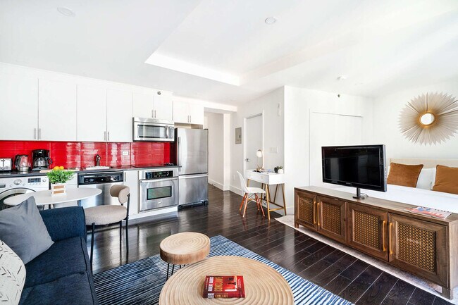 809 9th Ave in New York, NY - Building Photo - Building Photo