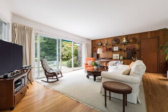 49 Georgica Rd in East Hampton, NY - Building Photo - Building Photo