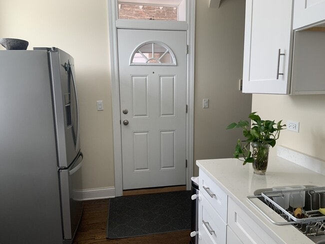 6135 N Hoyne Ave in Chicago, IL - Building Photo - Building Photo