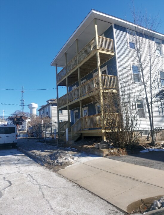 363 Logee St-Unit -1 in Woonsocket, RI - Building Photo