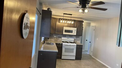 2 N Broadway Ave, Unit #2-E in Park Ridge, IL - Foto de edificio - Building Photo