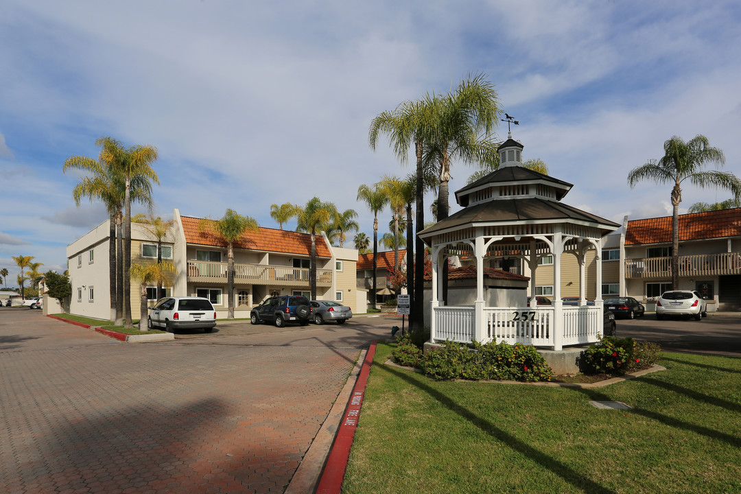 El Conquistador Apartments in El Cajon, CA - Building Photo