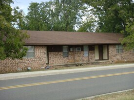 218 Sequoyah Way in Russellville, AR - Building Photo