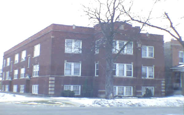 2101 S Lombard Ave in Cicero, IL - Building Photo