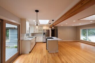 837 Country Club Rd in Lake Oswego, OR - Building Photo - Building Photo