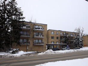 28-30 Upper Canada Dr in Toronto, ON - Building Photo - Building Photo