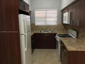 2110 NW 185th St in Miami Gardens, FL - Building Photo - Building Photo