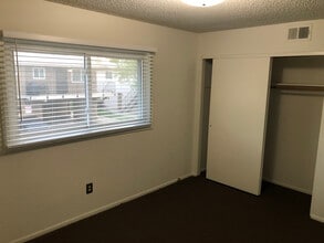 1006 W Calle del Sol, Unit 4 in Azusa, CA - Foto de edificio - Building Photo