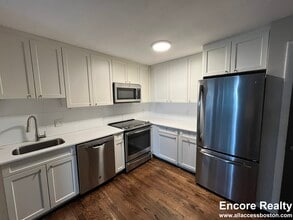 40 Evergreen St, Unit 50-28 in Boston, MA - Foto de edificio - Building Photo