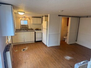 166 Seaview Ave in Yarmouth, MA - Foto de edificio - Building Photo