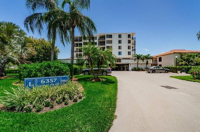 6357 Bahia Del Mar Blvd S in St. Petersburg, FL - Building Photo - Building Photo
