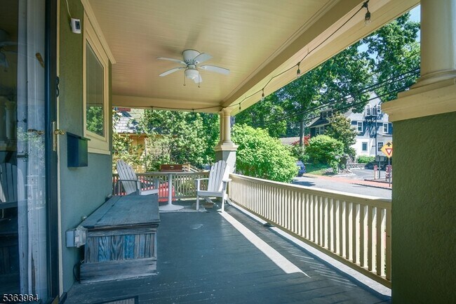 8 Inwood Pl in Maplewood, NJ - Building Photo - Building Photo