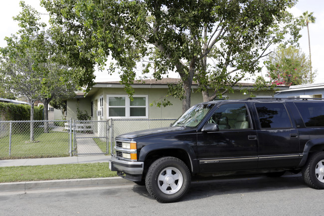 609 N Sabina St in Anaheim, CA - Foto de edificio - Building Photo