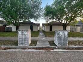 1406 Acme Ln, Unit 2 in Edinburg, TX - Building Photo