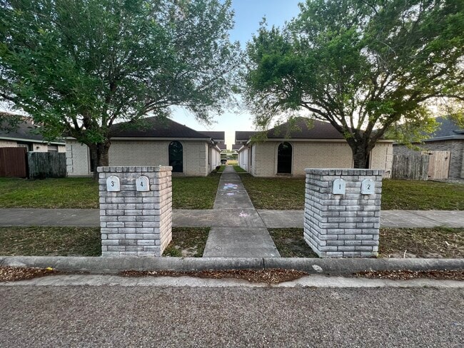 1406 Acme Ln, Unit 2