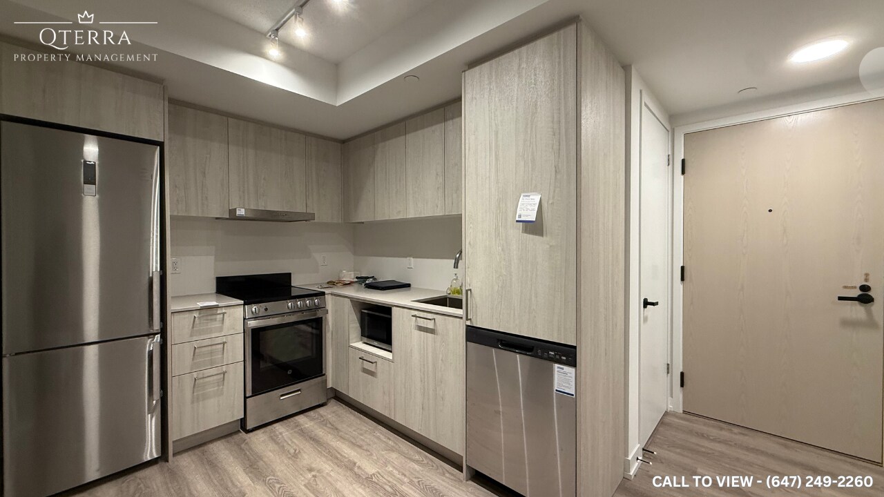 195 Commerce St in Vaughan, ON - Building Photo