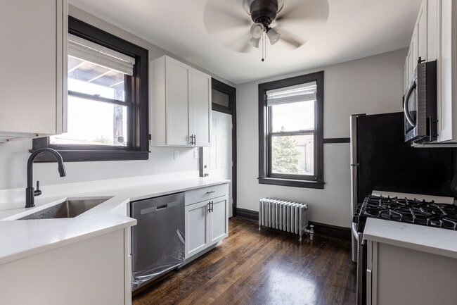 3823 N Drake Ave, Unit 2 in Chicago, IL - Foto de edificio - Building Photo