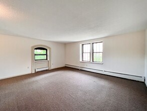 154 Wethersfield Ave / Jess Properties LLC in Hartford, CT - Building Photo - Interior Photo
