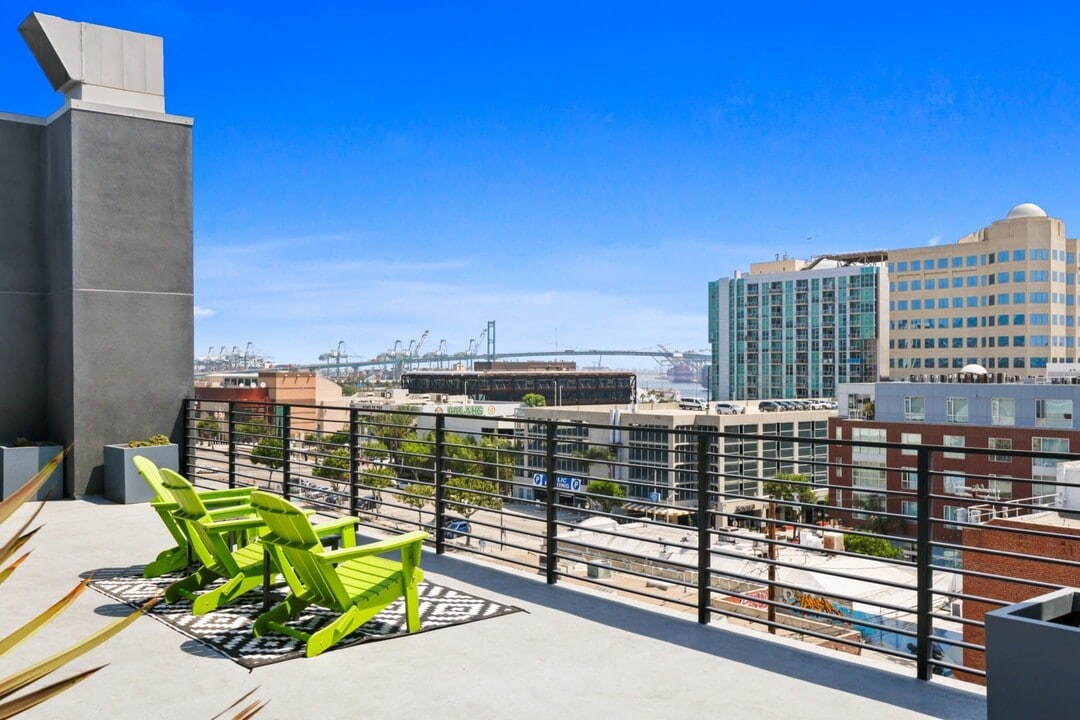 Thrive on 7th in San Pedro, CA - Foto de edificio