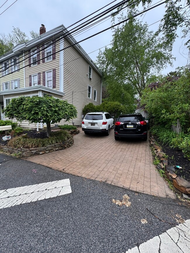 113 W Brookhaven Rd in Wallingford, PA - Building Photo - Building Photo
