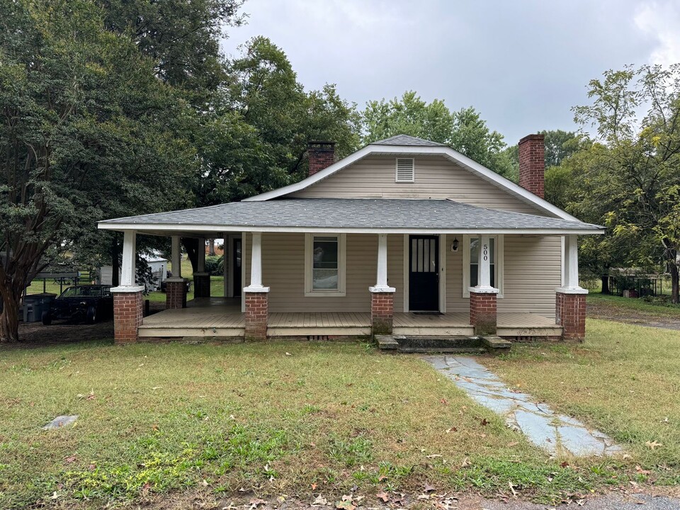 500 Chrysler St in Kannapolis, NC - Foto de edificio