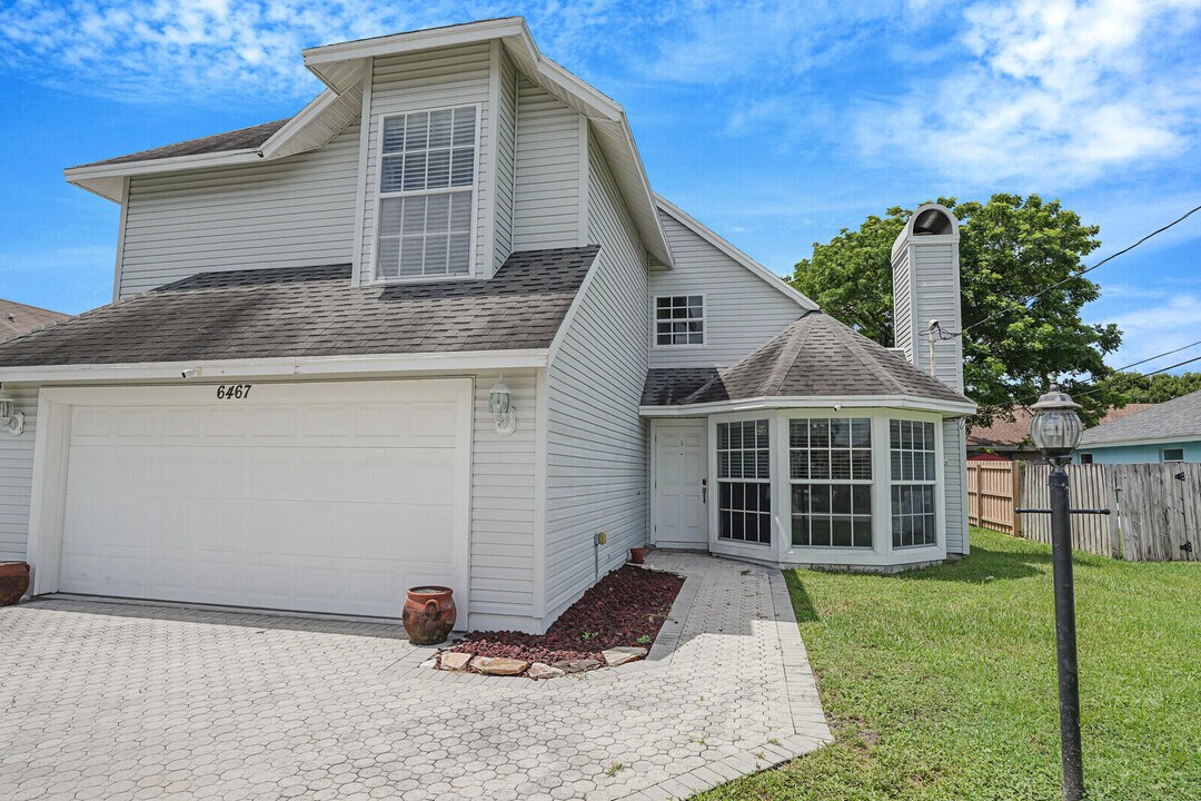 6467 Foster St in Jupiter, FL - Building Photo