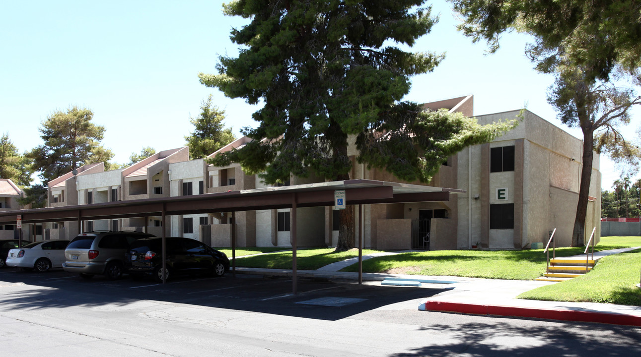 Walker House Apartments in Las Vegas, NV - Building Photo