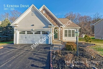 5 Kendra Dr in Clifton Park, NY - Building Photo - Building Photo