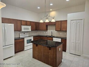 1050 Eleuthera Dr NE in Palm Bay, FL - Building Photo - Building Photo