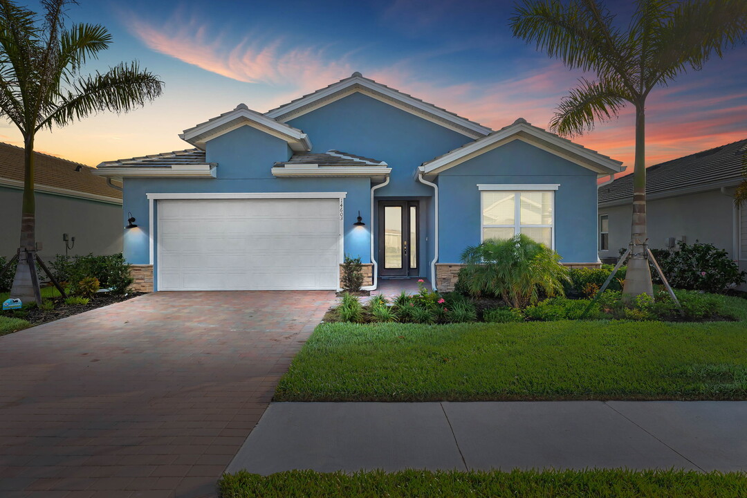 14603 Stillwater Way in Naples, FL - Building Photo