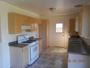 1509 E Oak Ave in Lompoc, CA - Building Photo - Building Photo